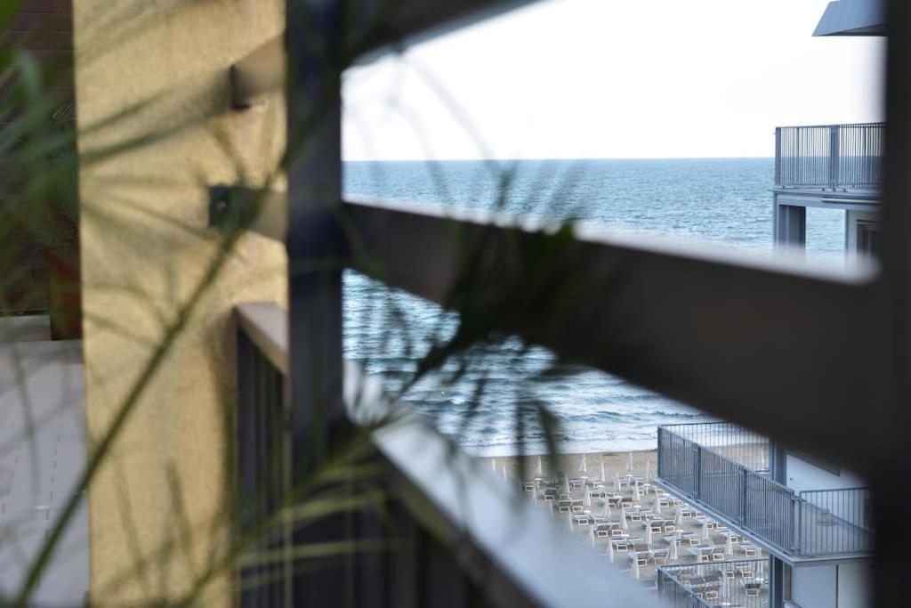 Piazza Nember Attico Con Vista Mare Leilighet Lido di Jesolo Eksteriør bilde